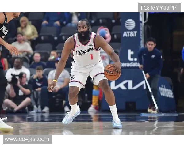 哈登复出状态平平表现不佳17投仅6中贡献23分9助攻是否受到伤病影响